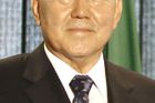 Autoritář Nazarbajev dál povede Kazachstán. Vyhrál rekordně