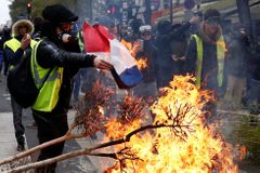Francie vyhlíží další protest žlutých vest. Paříž nasadí 8000 policistů