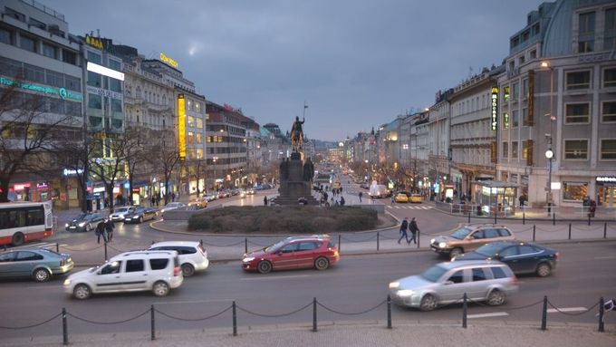 Do centra Prahy budou lidé moci jezdit nejméně letos bezplatně.