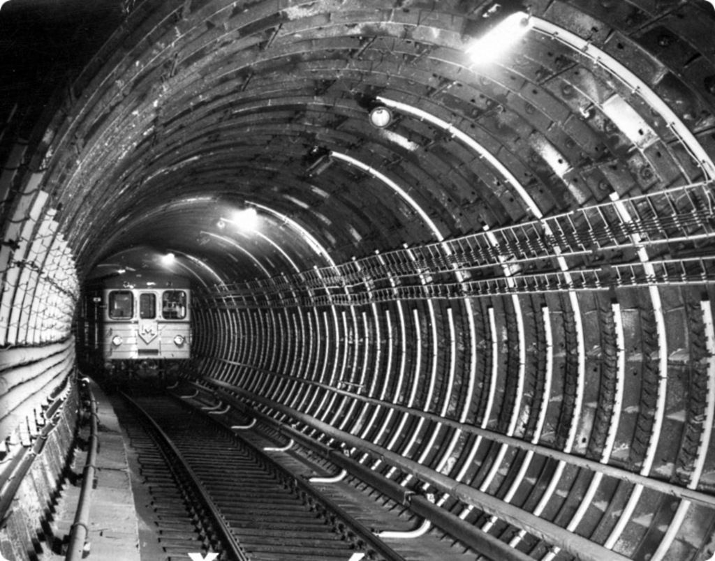 Metro - Praha - Ečs - tunel