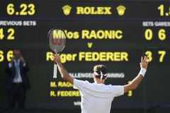 Federer vyřídil Raonice a vyzve v semifinále Berdycha. Mezi nejlepší čtyřkou také Querrey a Čilič