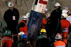 Chile prožívá hodiny zázraků při vyprošťování horníků