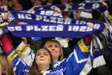 Plzeňské fanynky po zápase brečely štěstím, vždyť jejich miláčci finále samostatné české extraligy ještě nikdy nehráli.