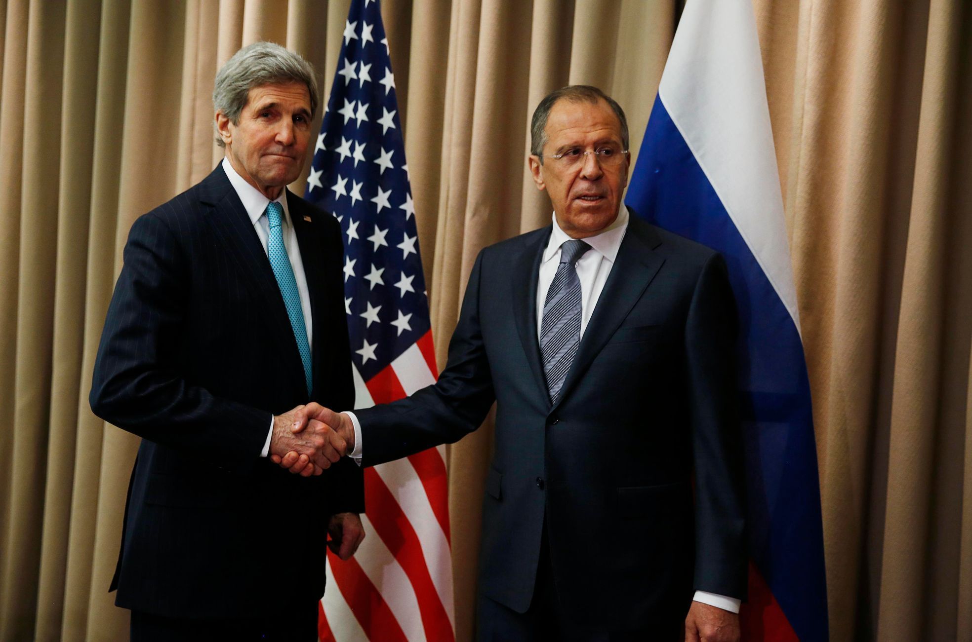 Šéf americké diplomacie John Kerry s ruským ministrem zahraničí Sergejem Lavrovem.