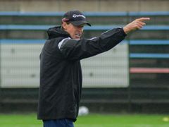 František Straka na tréninku třineckých fotbalistů.