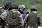 NCOZ při rozsáhlém zátahu zatýkala členy polovojenských jednotek napojené na Rusy
