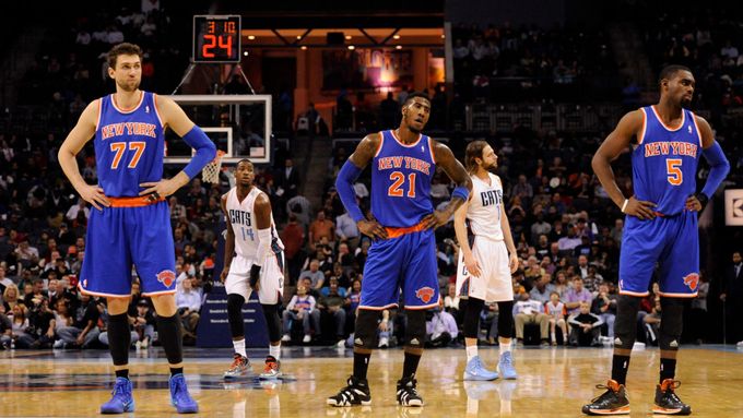 Smutní basketbalisté Knicks.
