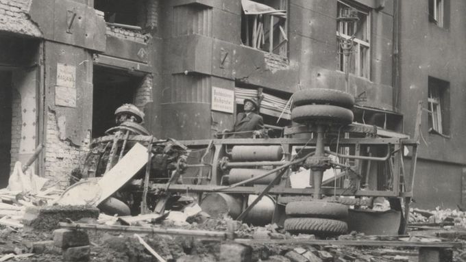 Největší bombardování Prahy na unikátních fotografiích