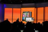 Stephen Elop představuje nové telefony Lumia 630, 635 a 930.