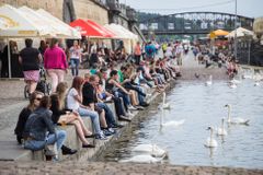 Nová pravidla omezí noční život na pražské náplavce. Nalákat chce i druhá strana řeky
