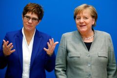 Merkelová 2.0 neuspěla. Projděte si, kdo všechno bojuje o křeslo německého kancléře
