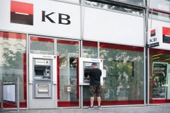Komerční bance klesl v polovině roku zisk o 12,4 procenta na 6,9 miliardy korun