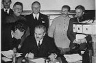 Téměř polovina Rusů schvaluje pakt Molotov-Ribbentrop mezi Sovětským svazem a nacistickým Německem