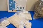 Policisté obvinili 19 lidí z výroby pervitinu. Našli 50 kilogramů drogy a 11 milionů korun