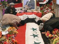 Hrob Saddáma Husajna v Tikrítu. Íránci jeho popravy na konci roku 2006 nelitovali.