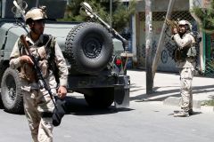 Při útoku na iráckou ambasádu v Kábulu zemřeli všichni čtyři útočníci, patřili k Islámskému státu