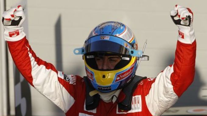 Fernando Alonso slaví vítězství ve VC Bahrajnu