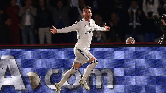Sergio Ramos slaví branku Realu Madrid ve finále MS klubů.