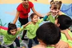 Úřad zaplavily dopisy: Češi, nediskriminujte děti Romů