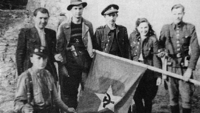 Archivní foto: Odboj dva měsíce před porážkou nacistů
