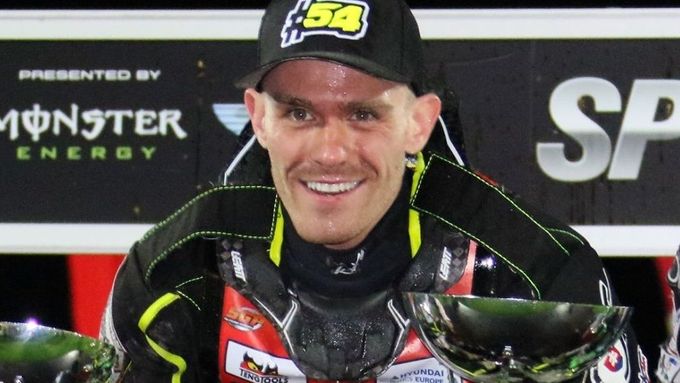 Slovenský plochodrážník Martin Vaculík slaví triumf v Grand Prix Slovinska.
