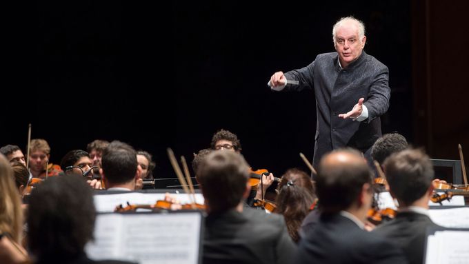 Zahajovací koncert Pražského jara bude už podruhé dirigovat Daniel Barenboim.