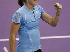 Belgická tenistka Justine Heninová-Hardenneová se raduje z vítězství nad Marií Šarapovovou.