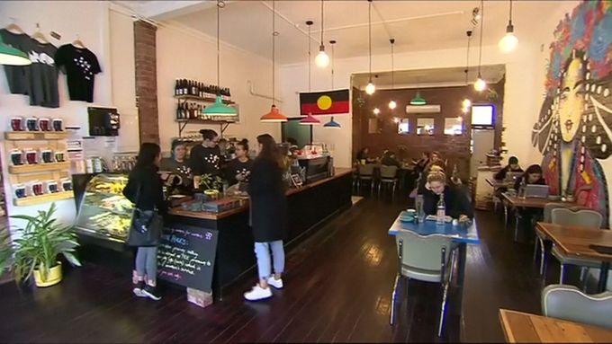 Kavárna v Melbourne účtuje mužům 18procentní přirážku.