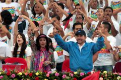 Doma i v úřadu. Nikaragujský prezident chce za viceprezidentku vlastní manželku