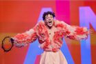 Eurovizi vyhrálo Švýcarsko, uspěl nebinární raper Nemo