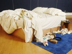 Tracey Emin: My Bed. Instalace je na prodej zhruba za milion liber.