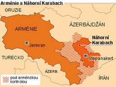 Šrafovaně je vyznačeno ázerbájdžánské území kontrolované Arménií.