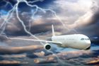 Letiště ve Frankfurtu muselo kvůli bouřkám přerušit provoz, stovka letů byla zrušena