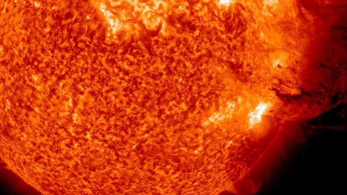 NASA ukázala další pohledy do vesmíru: Úchvatné výrony Slunce