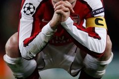 VIDEO Minela brankáře potopila Arsenal ve finále poháru