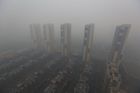 Čínu stále sužuje smog. Města vyhlašují nejvyšší stupeň poplachu