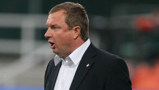 Plzeňský trenér Pavel Vrba v utkání 6. kola Gambrinus ligy mezi Duklou Praha a Plzní.