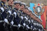 Ruské námořnictvo se ale zatím v Černém moři moc nevyznamenává. Například křižník Moskva Ukrajinci poslali ke dnu už 14. dubna 2022.