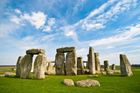 Archeologové našli u Stonehenge pětkrát větší "Superhenge"