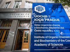 Ústav organické chemie a biochemie Akademie věd České republiky.