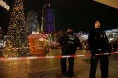 Útoku na vánoční trh v Berlíně se dalo zabránit, tvrdí ministr vnitra Maiziére