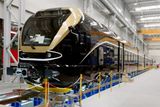 Pro začátek plánuje LEO Express provozovat pět nízkopodlažních elektrických souprav. Ty má dodat švýcarský výrobce Stadler Rail AG.