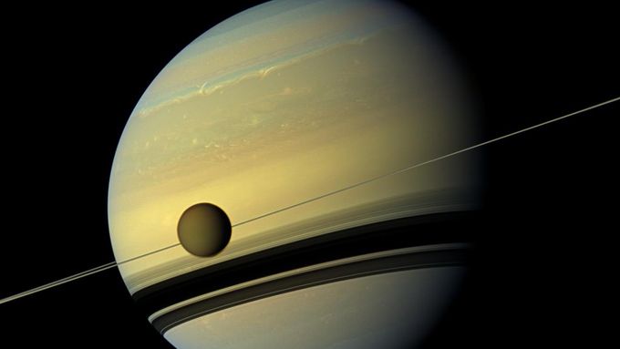 Saturnův měsíc Titan.