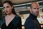 Britský herec Jason Statham a izraelská herečka Gal Gadotová se v reklamě společnosti Wix.com pořádně rozparádili. Firma Wix.com vytváří webové stránky.