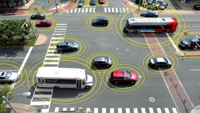 Princip technologie spočívá v tom, že si auta budou navzájem předávat informace o své poloze a rychlosti.