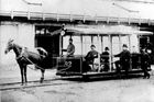 23. 9. 1875: Prvním vyjetím koněspřežné tramvaje od Národního divadla do Karlína počal provoz pražské MHD.