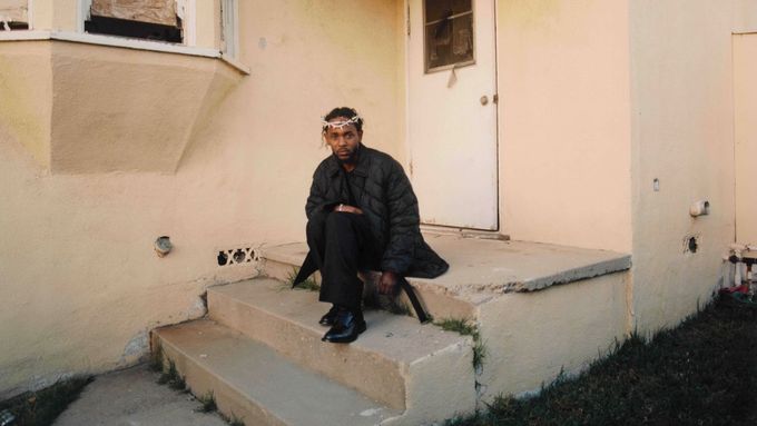 Ve skladbě Father Time vzpomíná Kendrick Lamar na otce, který se ho snažil držet co nejdál od pouličních gangů. Foto: Renell Medrano