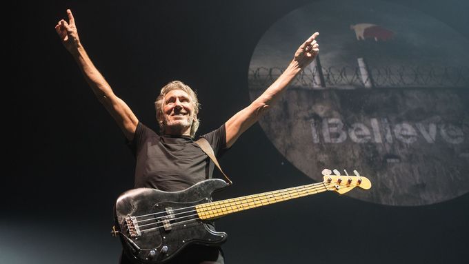 Roger Waters při vystoupení v pražské O2 areně roku 2013.
