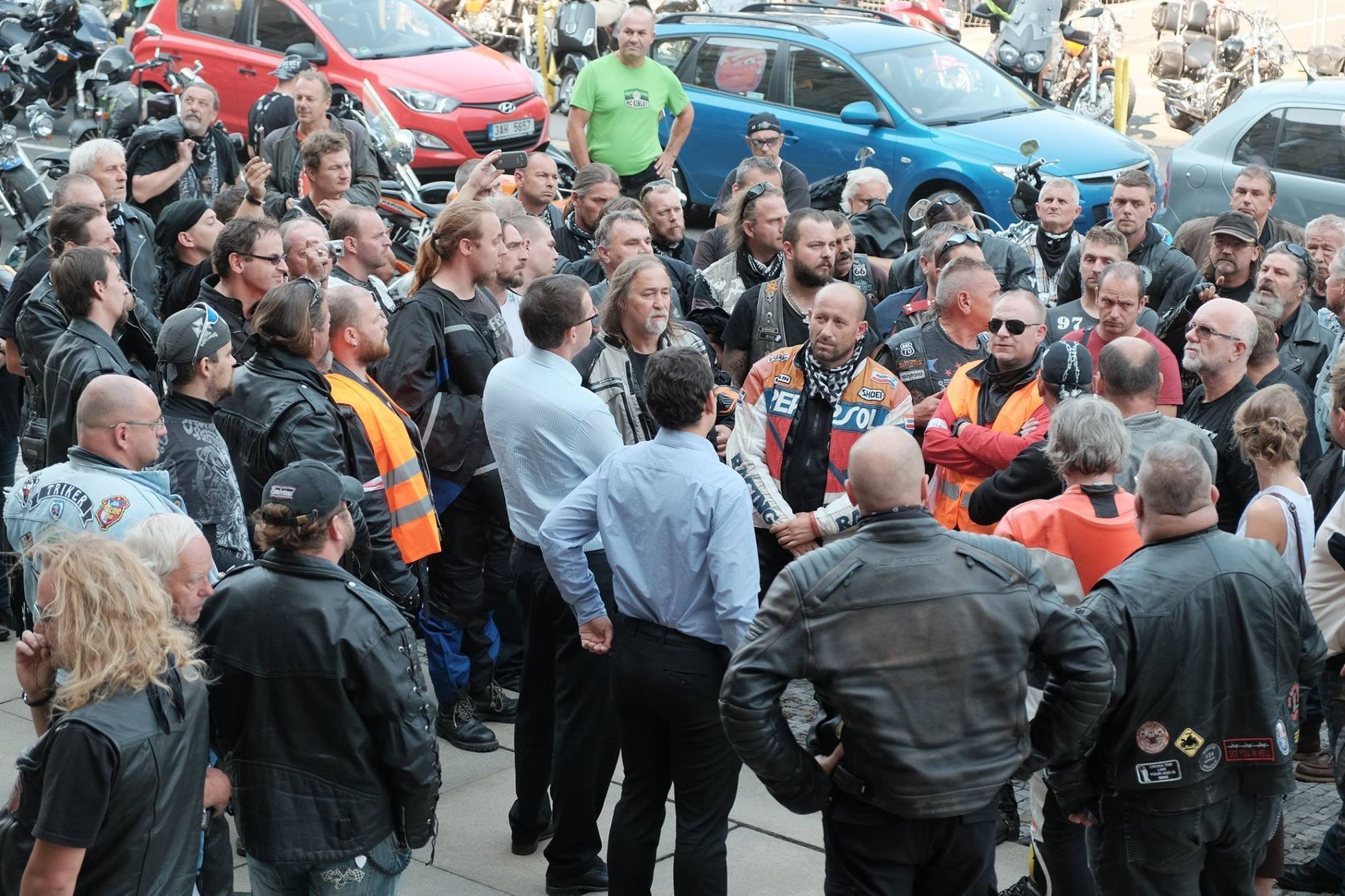 Protest motorkářů před ministerstvem dopravy