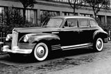 ZiS 110 vyvíjeli v moskevské automobilce už během druhé světové války, sériová výroba ale byla spuštěna až po ní.